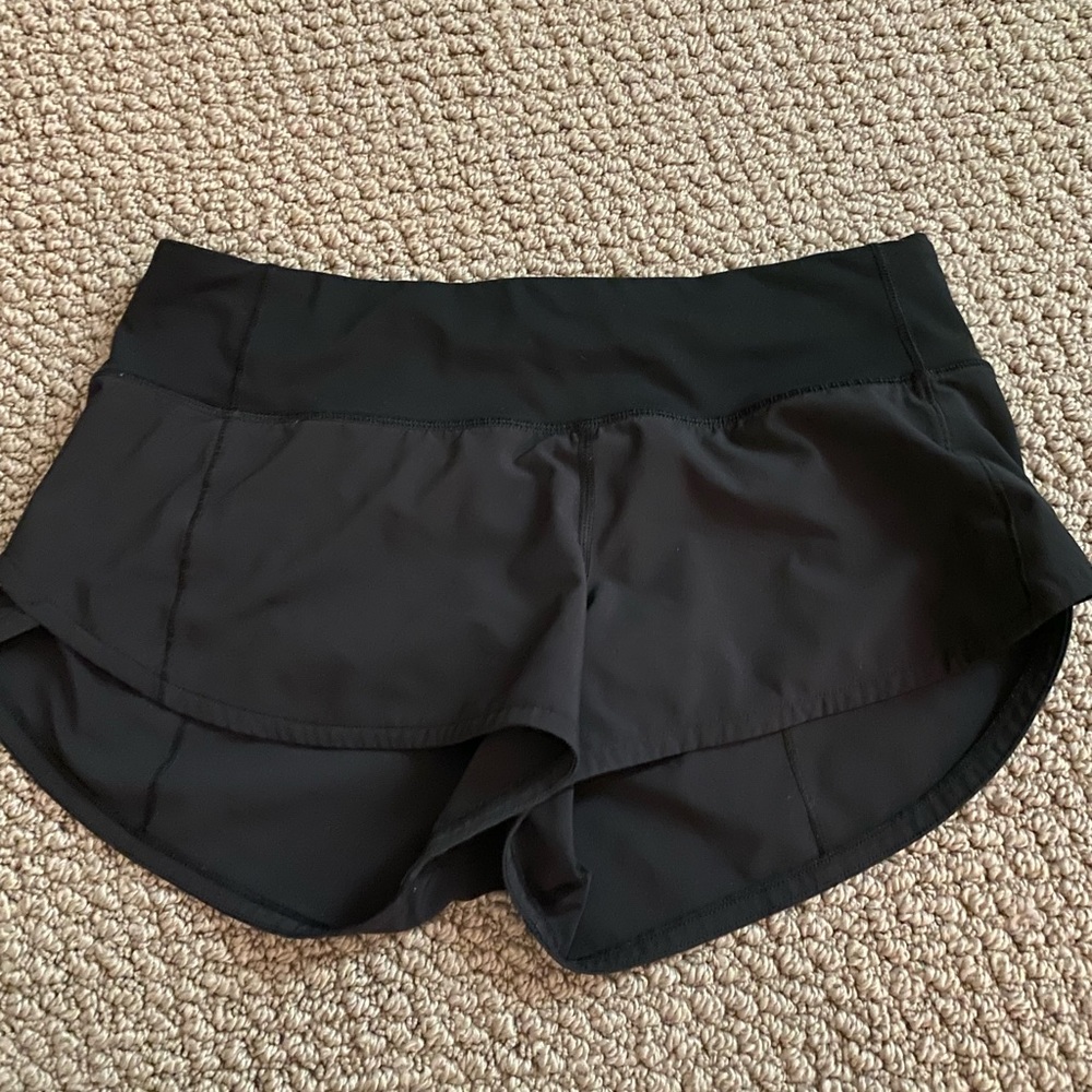 Lululemon size 4 shorts 2.5”
